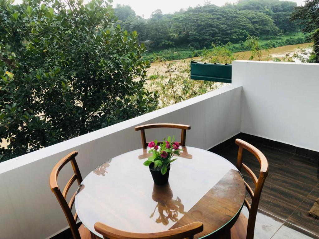 Kandy River Garden Exterior photo